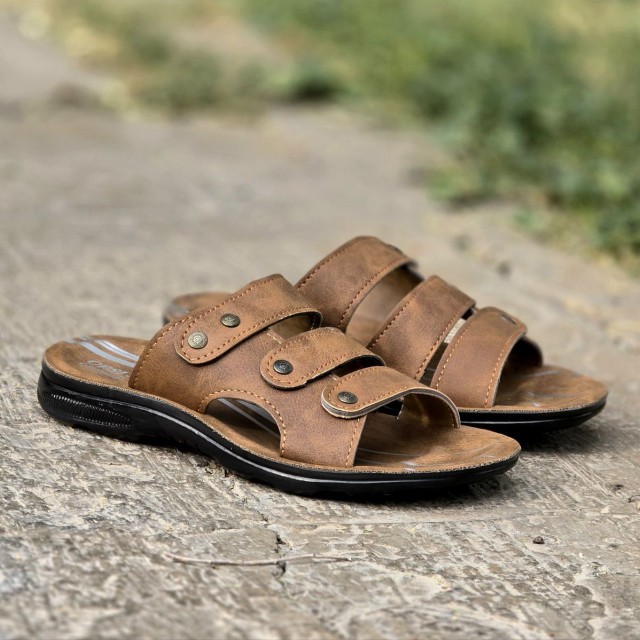 حراجی این هفته دمپایی صندل  پسرانه بچگانه خاص و با کلاس رنگ قهوه ای  با ارسال رایگان