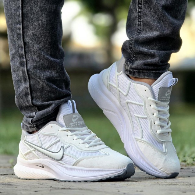 حراااااج  کفش کتونی اسپرت مردانه و پسرانه مدل نایک جدید و مدرن رنگ سفید تمام  با ارسال رایگان