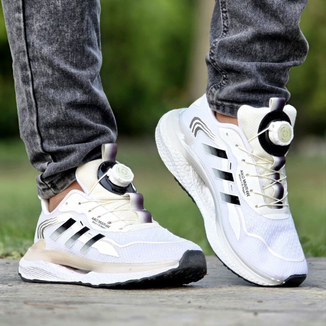 فروش کفش کتونی اسپرت  پمپی مردانه پسرانه مدل آدیداس اسپیسر بسیار با کیفیت رنگ سفید مشکی  باارسال رایگان