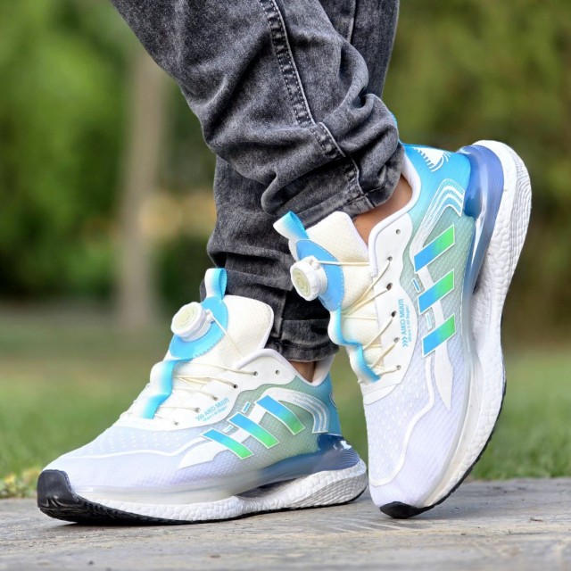 فروش خاص و بی نظیر کفش کتونی اسپرت  پمپی مردانه پسرانه مدل آدیداس اسپیسر جدید و جذاب رنگ سفید آبی روشن باارسال رایگان