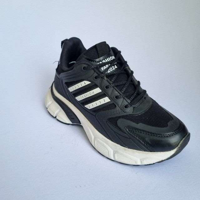 حراجیییی  کفش کتونی اسپرت زنانه دخترانه مدل ادیداس سبک و راحت رنگ مشکی زیره سفید  با ارسال رایگان