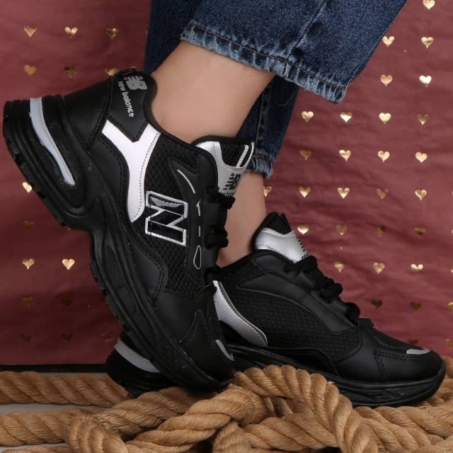 طرح فوق العاده کفش کتونی  اسپرت دخترانه مدل نیوبالانس سبک و راحت رنگ مشکی نقره ای با ارسال رایگان