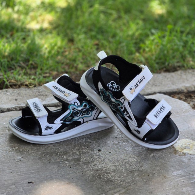 فروش  صندل پسرانه بچگانه فوق‌العاده جذاب رنگ سفید مشکی  با ارسال رایگان