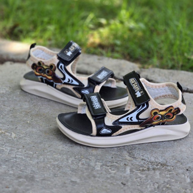 حراج جدید صندل پسرانه بچگانه یه مدل خاص و به روز رنگ کرم مشکی  با ارسال رایگان