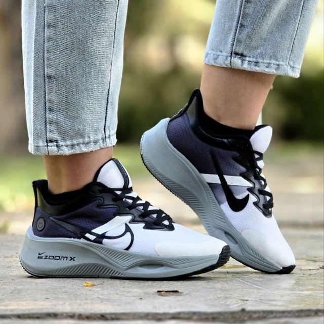 حراااااج کفش کتونی اسپرت زنانه دخترانه مدل  نایک زومیکس  سبک و راحت رنگ سفید مشکی زیره طوسی با ارسال رایگان