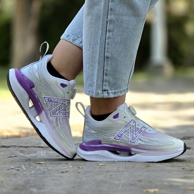 فروش فوق العاده کفش کتونی اسپرت  پمپی زنانه دخترانه مدل نیوبالانس باکیفیت بالا رنگ سفید بنفش  با ارسال رایگان