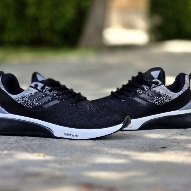 حراج فوق العاده کفش اسپرت مردانه سایز بزرگ  مدل ادیداس بسیار نرم و راحت رنگ مشکی طوسی  باارسال رایگان