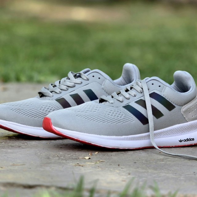 حراج خاص کفش اسپرت مردانه مدل ادیداس اسپیسر بزرگپا زیبا رنگ طوسی هولوگرامی باارسال رایگان