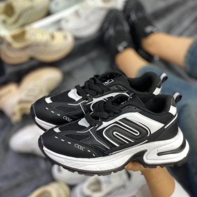 تخفیف  کفش کتونی اسپرت  زنانه دخترانه مدل S شیک و زیبا رنگ مشکی سفید با ارسال رایگان