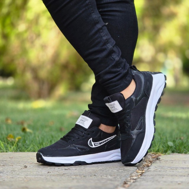 تخفیف عااالی کفش کتونی اسپرت نایک مردانه پسرانه شیک و سبک رنگ مشکی تمام زیره سفید  با ارسال رایگان