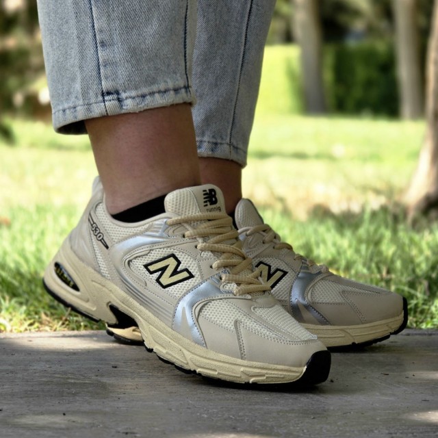 حراج استثنایی  کفش کتونی اسپرت مردانه و زنانه مدل نیوبالانس 530 باکیفیت و خاص رنگ کرم نقره ای   با ارسال رایگان