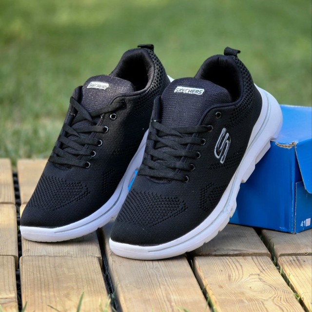 فروش استثنایی  کفش اسپرت اسکیچرز بزرگ پا مردانه  زیبا و جذاب رنگ مشکی زیره سفید  با ارسال رایگان