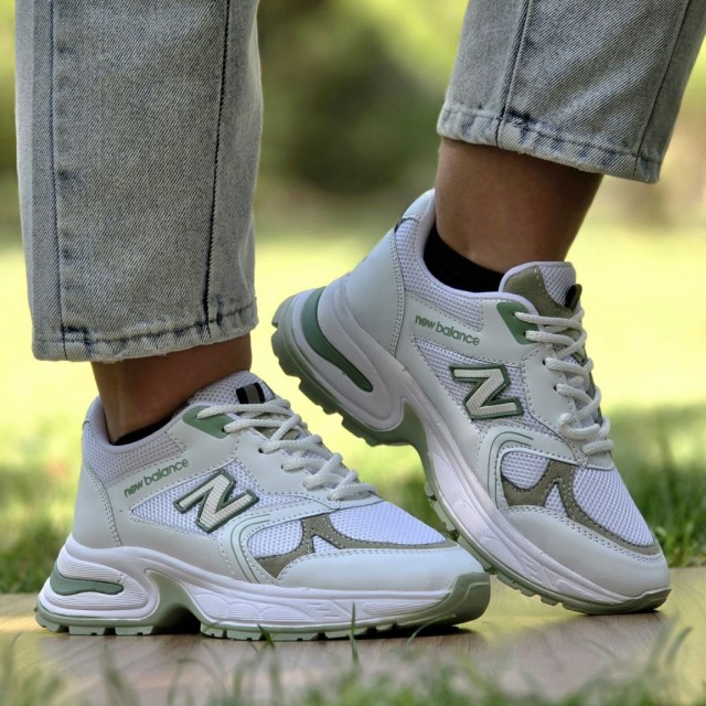 حراج ویژه کفش کتونی اسپرت  زنانه مدل نیوبالانس شیک و نفیس رنگ سفید و سبز با ارسال رایگان