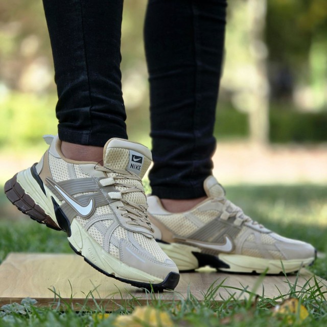 خرید هوشمندانه کفش کتونی اسپرت  مردانه پسرانه  مدل وی تو کی محکم و مقاوم رنگ کرم با ارسال رایگان