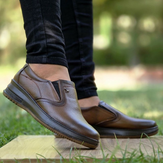 تخفیف بی نظیر کفش  اداری مجلسی مردانه باشکوه و مقاوم رنگ قهوه ای باارسال رایگان
