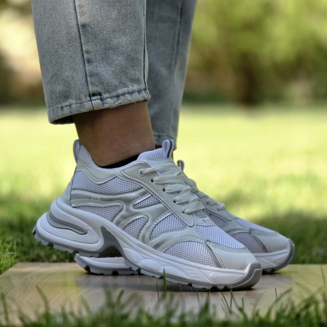 حراج نهایی کفش کتونی اسپرت  زنانه مدل مکس نفیس و باکیفیت رنگ سفید و  نقره ای با ارسال رایگان