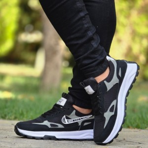 فروش شگفت انگیز  کفش کتونی اسپرت نایک مردانه پسرانه بسیار نرم و خوشپا رنگ مشکی طوسی  با ارسال رایگان