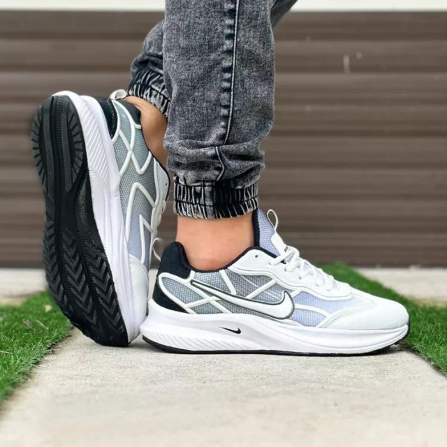 فروش عاالی کفش کتونی اسپرت  مردانه پسرانه مدل نایک نفیس و لاکچری رنگ سفید مشکی با ارسال رایگان