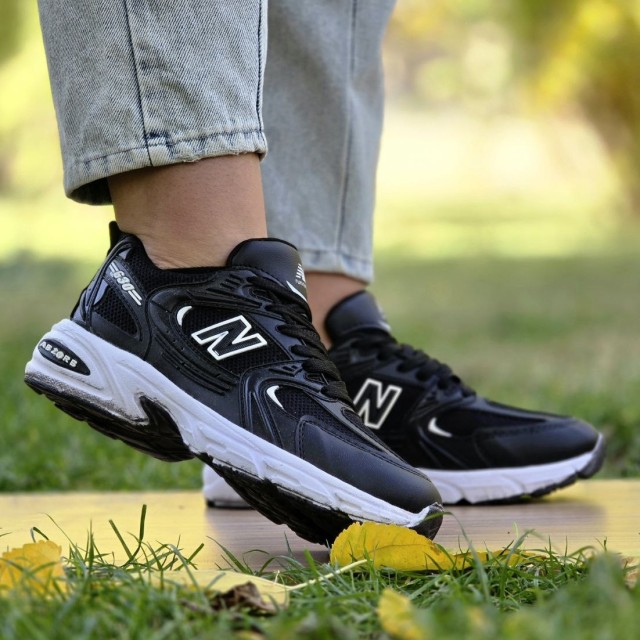 فروش واقعی ست کفش کتونی اسپرت زنانه و مردانه مدل نیوبالانس 530 خاص و ترند رنگ مشکی زیره سفید با ارسال رایگان