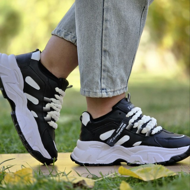 حراج  بی نظیر کفش اسپرت زنانه دخترانه مدل فشیون  تسبیحی شیک و مدرن  رنگ مشکی سفید باارسال رایگان