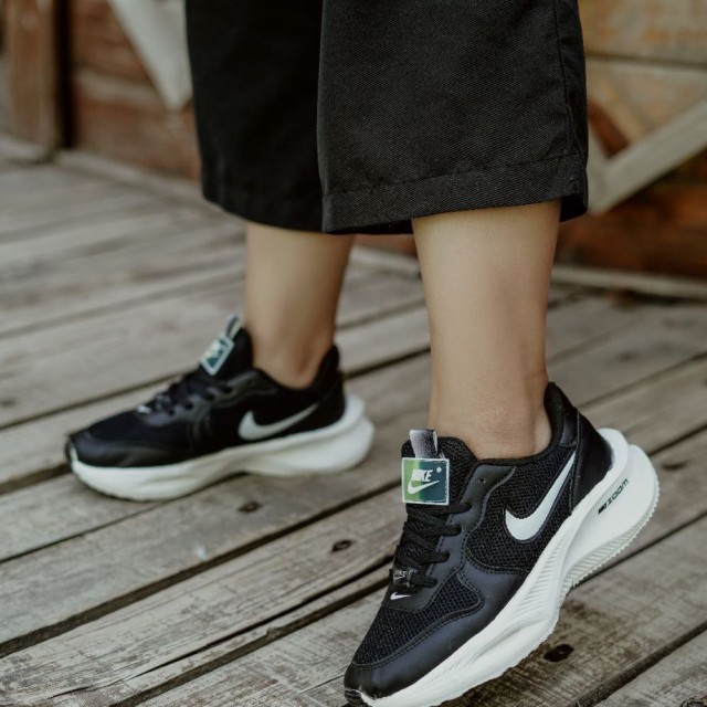 فروش ویژه  کفش کتونی اسپرت ست نایک  زنانه و مردانه منحصر به فرد و جذاب رنگ مشکی زیره سفید با ارسال رایگان