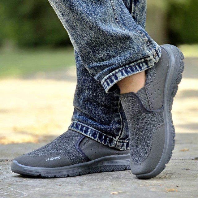 تخفیف شگفت انگیز کفش کتونی ست اسپرت اسکیچرز  زنانه و مردانه  ایده ال برای استفاده روزمره رنگ طوسی تمام با ارسال رایگان