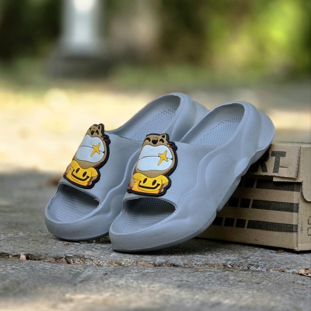 فروش دمپایی صندل پسرانه دخترانه بچگانه کرومی عروسکی جدید و درجه یک رنگ طوسی با ارسال رایگان