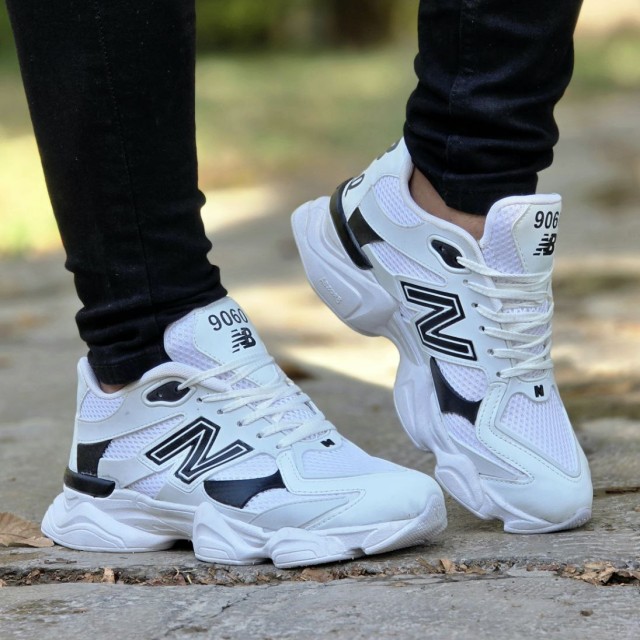تخفیف فوق العاده  کفش کتونی اسپرت مردانه و پسرانه مدل  نیوبالانس 9060  بی مانند و خاص رنگ سفید مشکی با ارسال رایگان