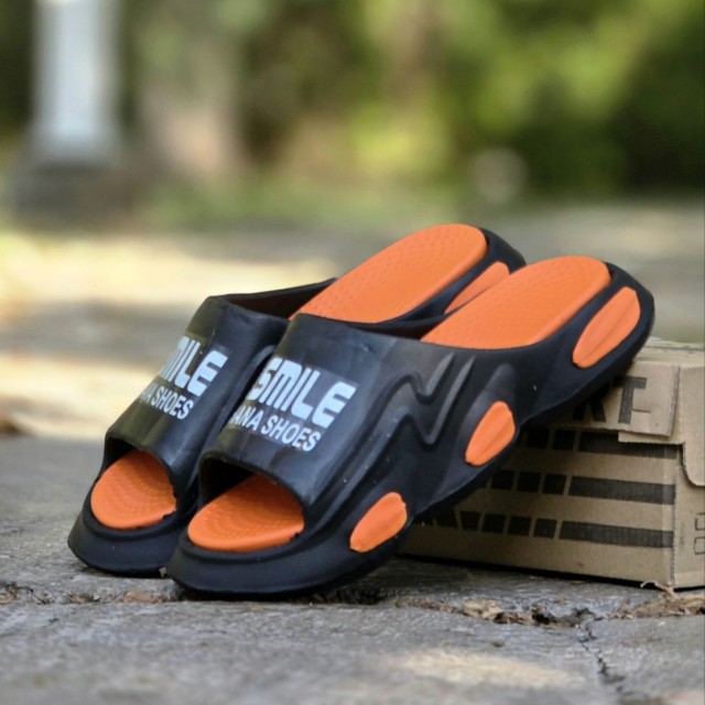 فروش  شگفت انگیز دمپایی صندل  مردانه پسرانه  مدل فشیون طرح smile  چشم گیر و اصیل  رنگ مشکی نارنجی  باارسال رایگان