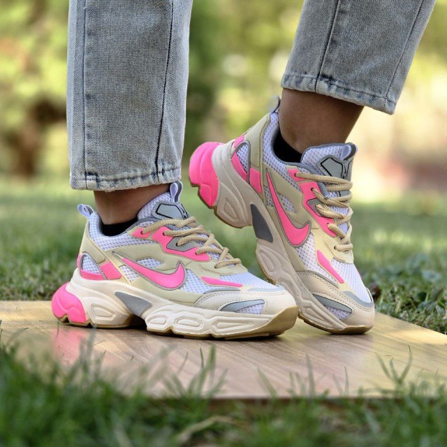 تخفیف تکرار نشدنی  کفش کتونی اسپرت زنانه دخترانه مدل نایک دل نشین و شیک رنگ کرم صورتی  با ارسال رایگان