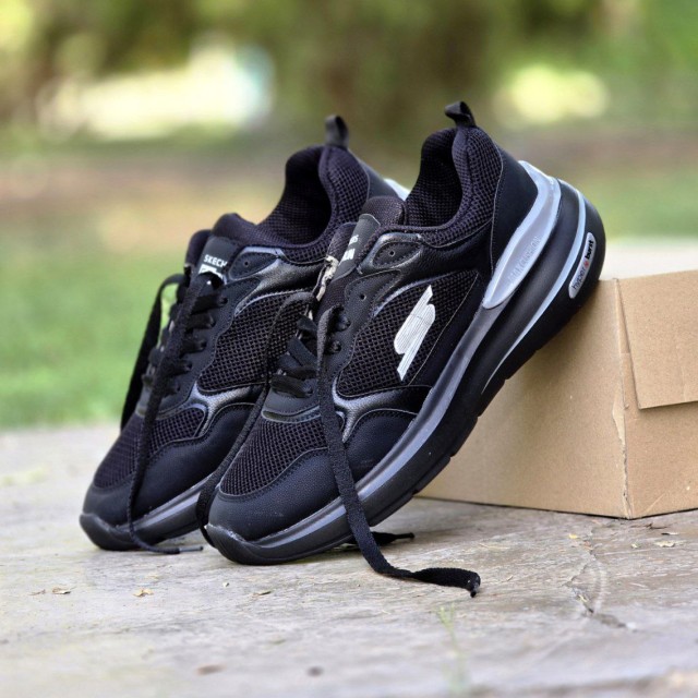 فروش واقعی  کفش کتونی اسپرت مردانه و پسرانه  بزرگپا مدل اسکیچرز  بادوام  و نفیس رنگ مشکی تمام  با ارسال رایگان