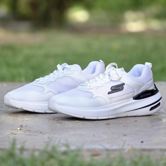 فروش هیجان انگیز  کفش کتونی اسپرت مردانه و پسرانه  بزرگپا مدل اسکیچرز عالی و منحصر به فرد رنگ  سفید تمام  با ارسال رایگان