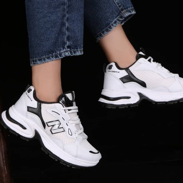 تخفیف شگفت  اور کفش کتونی اسپرت زنانه دخترانه مدل نیوبالانس کلاسیک و زیبا رنگ  سفید مشکی با ارسال رایگان