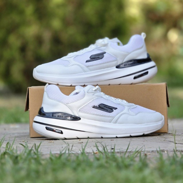 فروش  واقعی کفش کتونی اسپرت مردانه و پسرانه  بزرگپا مدل اسکیچرز سبک وزن و بادوام بالا  رنگ  سفید تمام  با ارسال رایگان