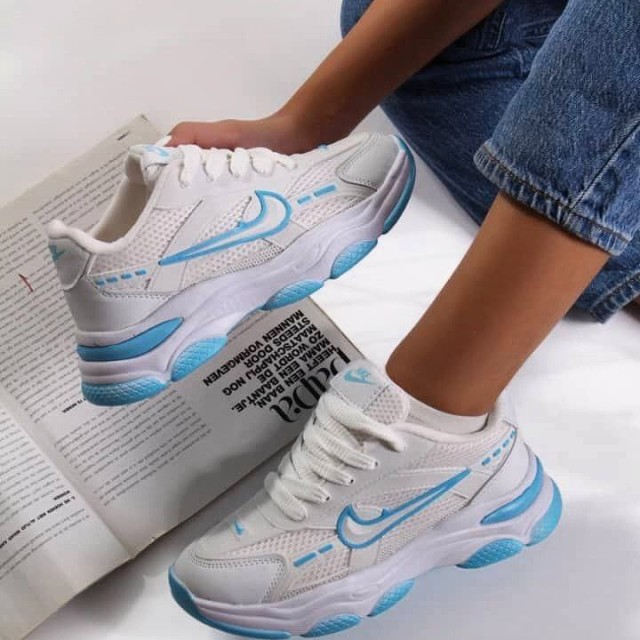 تخفیف حیرت انگیز کفش کتونی اسپرت زنانه دخترانه مدل نایک چشم نواز و بادوام  رنگ سفید ابی  با ارسال رایگان