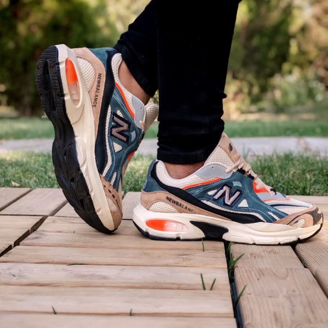 فروش استثنایی کفش کتونی اسپرت مردانه و پسرانه مدل نیوبالانس طرح کپسولی  فوق العاده با کیفیت رنگ کرم ابی با ارسال رایگان