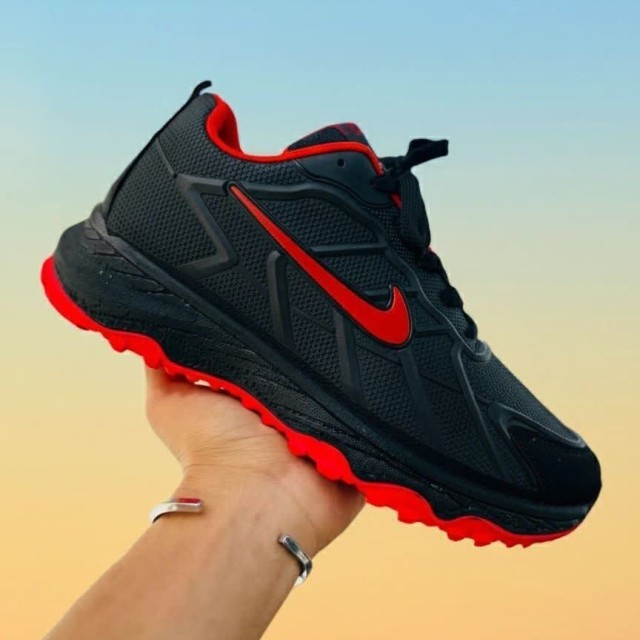 حراج ارزان کفش کتونی اسپرت نایک مردانه پرفروش و پرطرفدار رنگ مشکی قرمز با ارسال رایگان