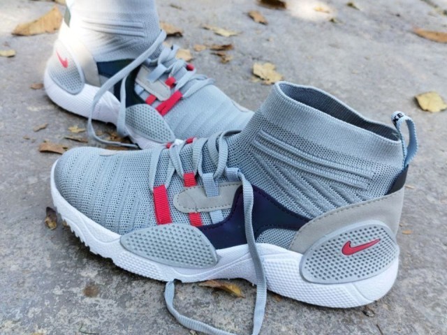 کفش نیم بوت مردانه اسپرت جورابی  جدید زیره پیو طبی رنگ طوسی