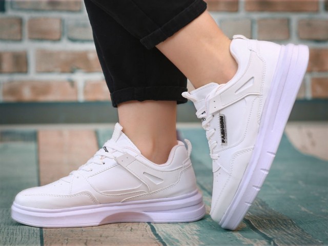 کفش کتونی اسپرت زنانه دخترانه زنانه سفید چرمی شیککک