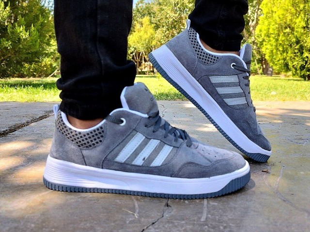 کفش اسپرت مردانه ادیداس فوق العاده شیک و راحت زیره طبی درجه یک طوسی