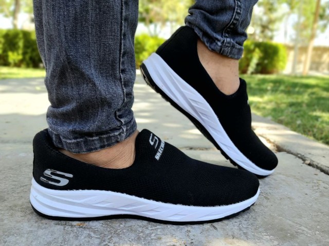 کفش اسپرت مردانه فوق العاده شیک و راحت مخصوص پیاده روی مدل اسچیکرز رنگ مشکی