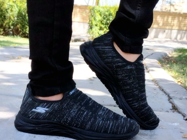 کفش اسپرت مردانه فوق العاده شیک و راحت مخصوص پیاده روی مدل اسچیکرز رنگ مشکی طوسی