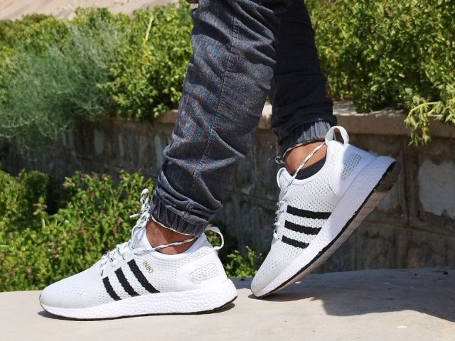 کفش اسپرت مردانه ادیداس فوق العاده شیک و راحت زیره طبی درجه یک سفید