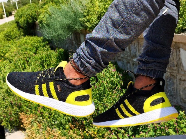 کفش اسپرت مردانه ادیداس فوق العاده شیک و راحت زیره طبی درجه یک مشکی زرد