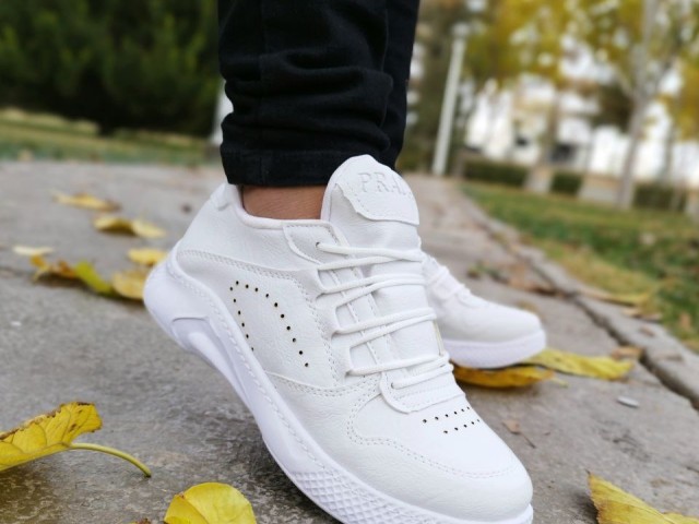 کفش اسپرت مردانه فوق العاده شیک و راحت  مدل پرادا سفید