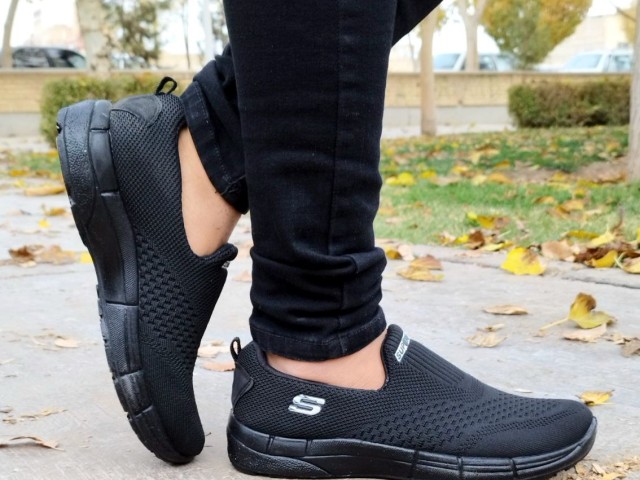 کفش اسپرت مخصوص پیاده روی مردانه فوق العاده شیک و راحت  مدل اسچیکرز رنگ مشکی تمام