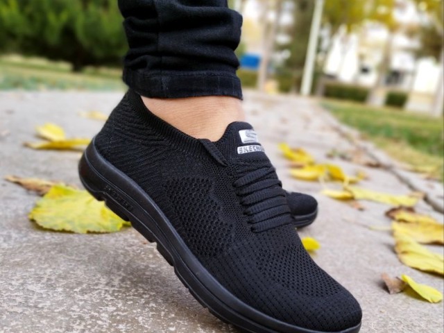 کفش اسپرت مخصوص پیاده روی مردانه فوق العاده شیک و راحت  مدل جورابی اسچیکرز رنگ مشکی