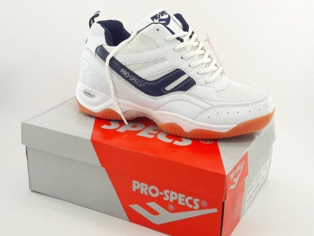 کفش کتونی  والیبالی  اسپرت مردانه و زنانه  فوق العاده شیک و راحت طبی درجه یک سفید زیره پیو مدل f