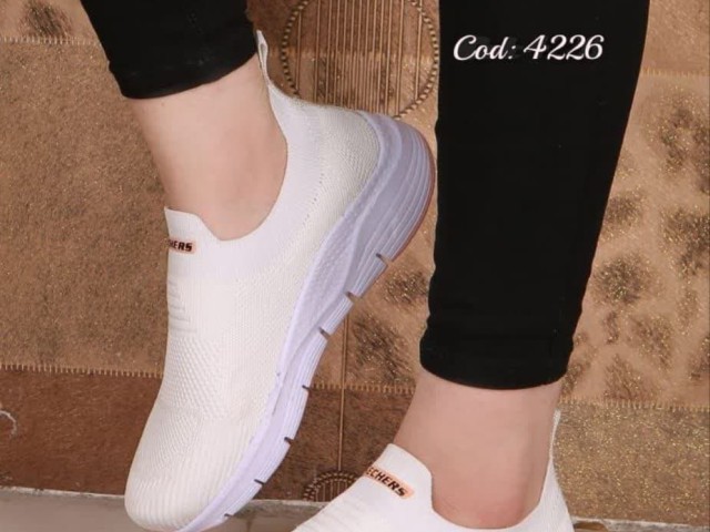 کفش اسپرت جورابی  مخصوص پیاده روی زنانه فوق العاده شیک و راحت  مدل جورابی اسچیکرز رنگ سفید