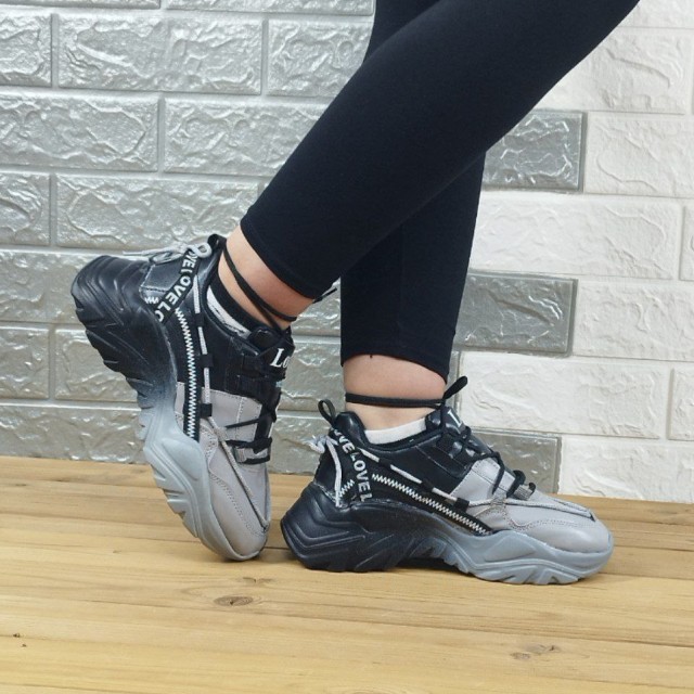 خرید تکی از تولیدی کفش شیک کتونی اسپرت زنانه دخترانه زنانه مدل  لاو مشکی طوسی